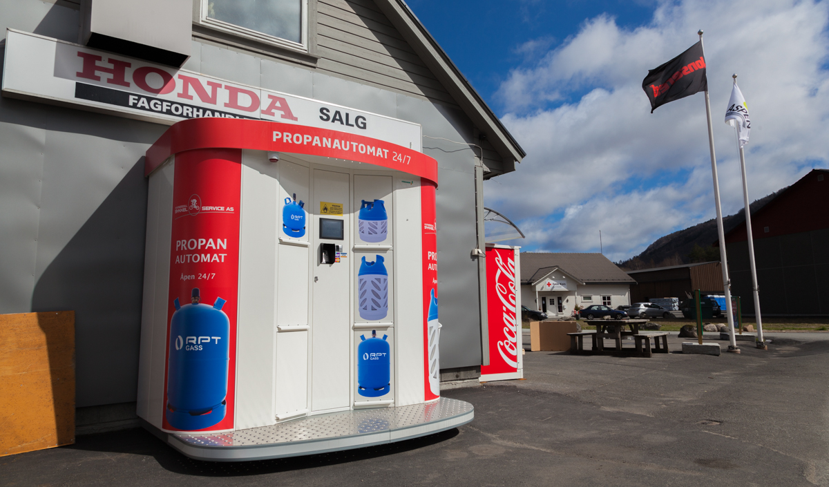 Propan-automat utenfor butikken
